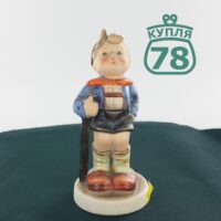 Статуэтка Goebel фарфор Мальчик-путешественник