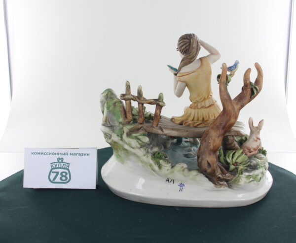 Статуэтка фарфор Capodimonte девушка с зеркалом — изображение 2