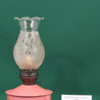 Лампа керосиновая винтаж розовая