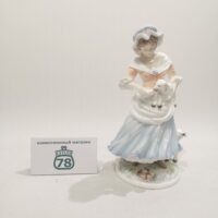 Cтатуэтка Royal Worcester The Shepherdess / 2300