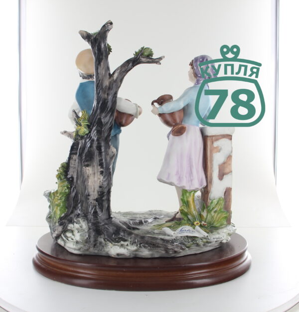 Статуэтка фарфор Пара у источника Capodimonte — изображение 3