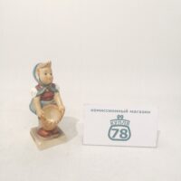 Статуэтка Goebel фарфор Девочка с корзиной / 2454