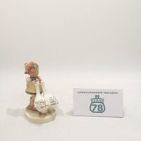 Статуэтка Goebel фарфор Девочка и гуси / 2477