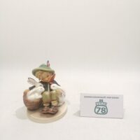 Статуэтка Goebel фарфор Мальчик с кроликами / 2481
