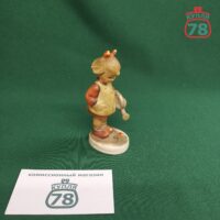 Статуэтка Goebel фарфор Девочка с лейкой / 2549