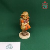 Статуэтка Goebel фарфор Девочка с корзинкой и ранцем / 2550