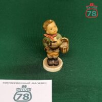 Статуэтка Goebel фарфор Деревенский мальчик / 2551