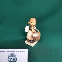 Статуэтка Goebel фарфор "Задумалась" / 2574