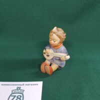 Статуэтка Goebel Девочка играющая на мандолине / 2578