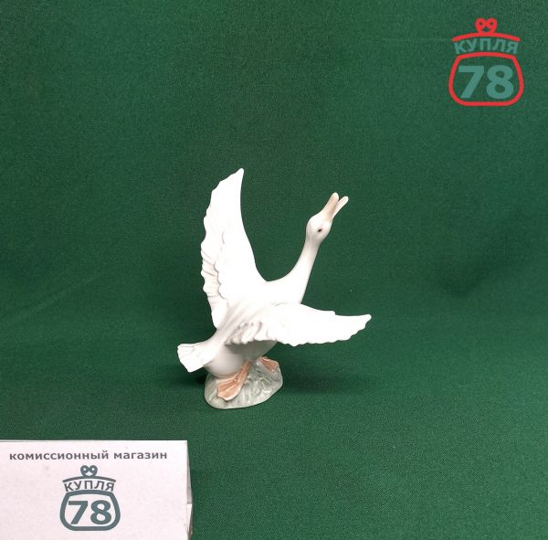 Ствтуэтка Lladro взлетающий гусь / 2765