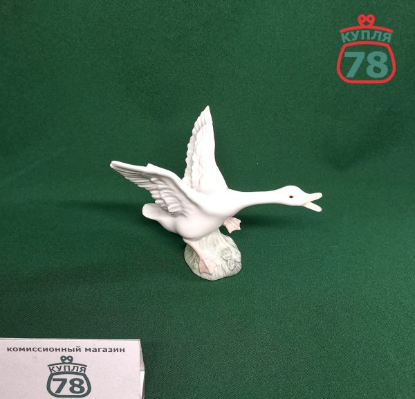Ствтуэтка Lladro шипящий гусь / 2766