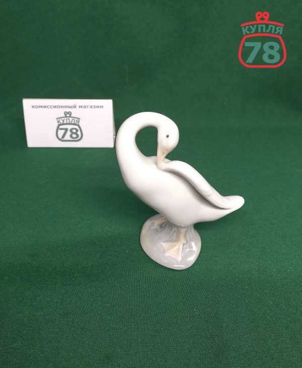 Статуэтка Lladro чистит пёрышки / 2775