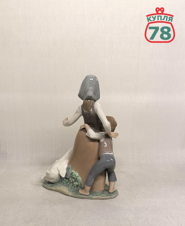Статуэтка Lladro Старшая сестра / 2792 — изображение 2