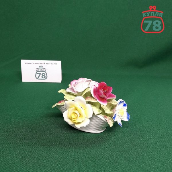 Фарфоровая статуэтка розы в корзине Англия Staffordshire / 2927