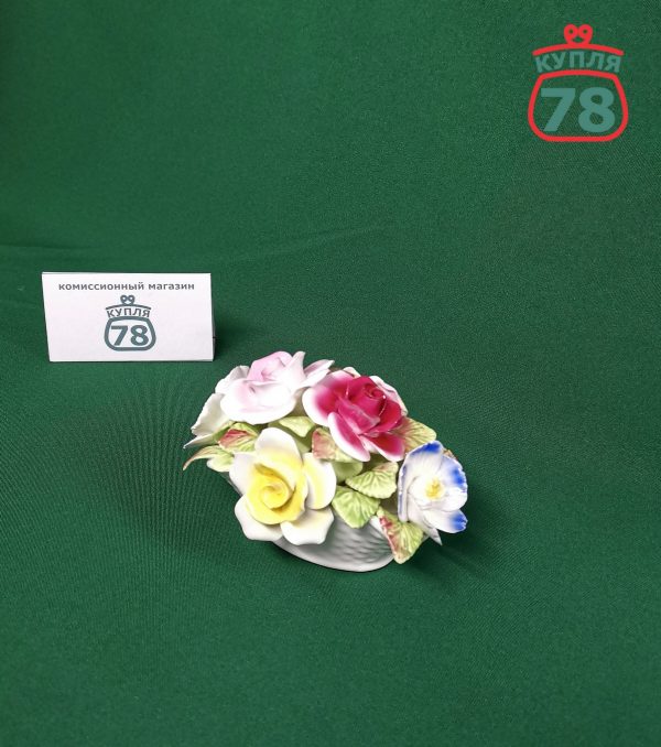 Фарфоровая статуэтка розы в корзине Англия Staffordshire / 2942