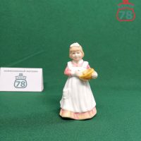 Статуэтка Royal Doulton винтаж "мамина помощница" / 2965