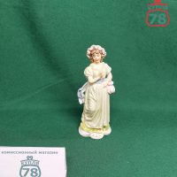 Статуэтка фарфор бисквит Европа Девушка в зелёном / 3077